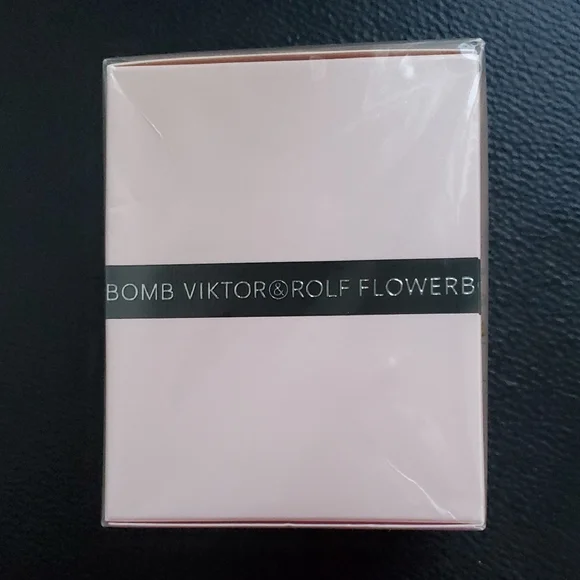 Viktor & Rolf Flowerbomb Pink Scented Candle - Picture 5 of 6